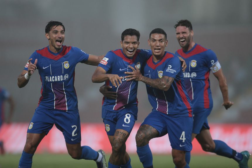 Alex Amorim, camisola 8, marcou um golaço na Vila das Aves - Foto: Manuel Fernando Araújo/Lusa