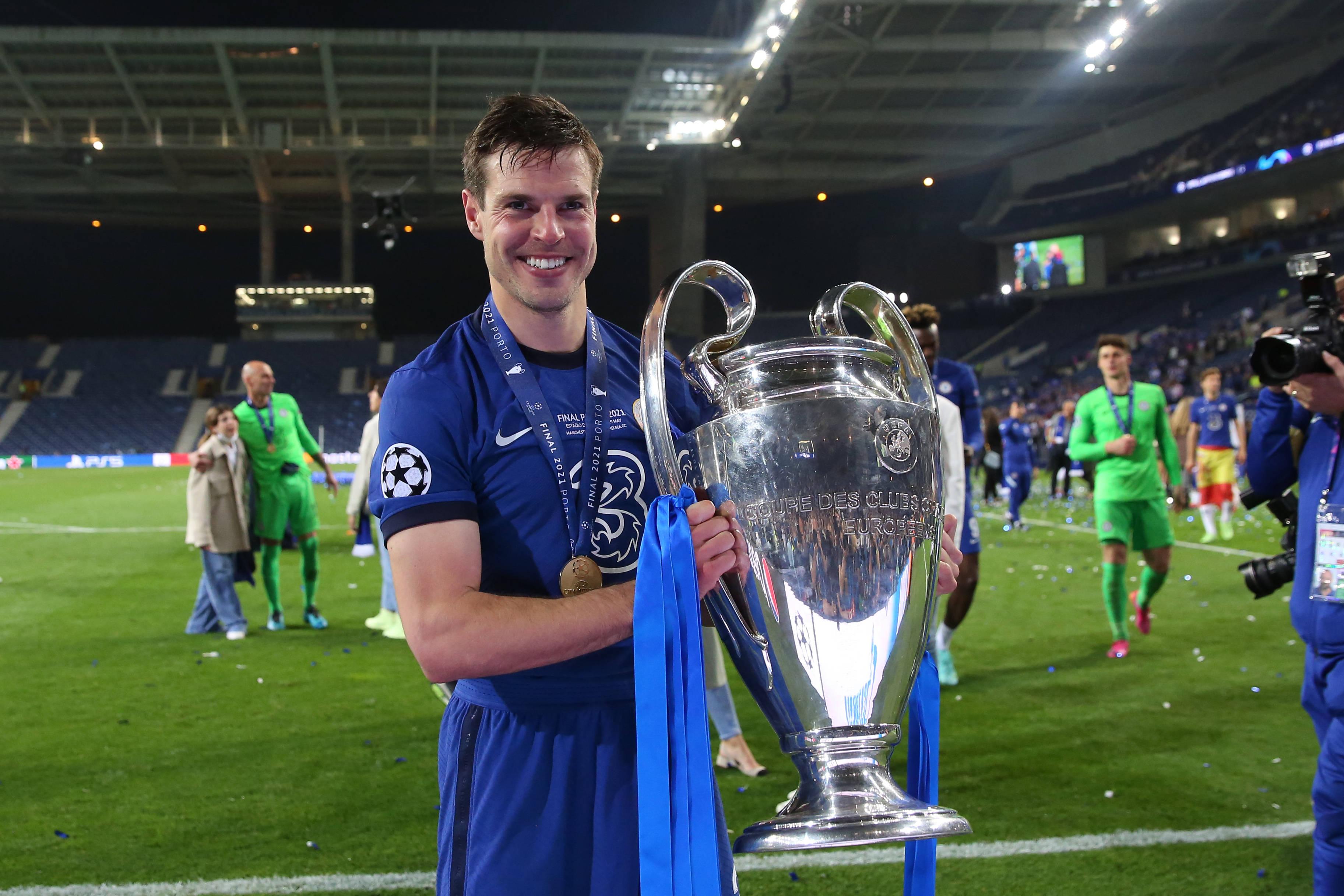 César Azpilicueta com o troféu da Champions no Dragão, ao serviço do Chelsea - Foto: Imago
