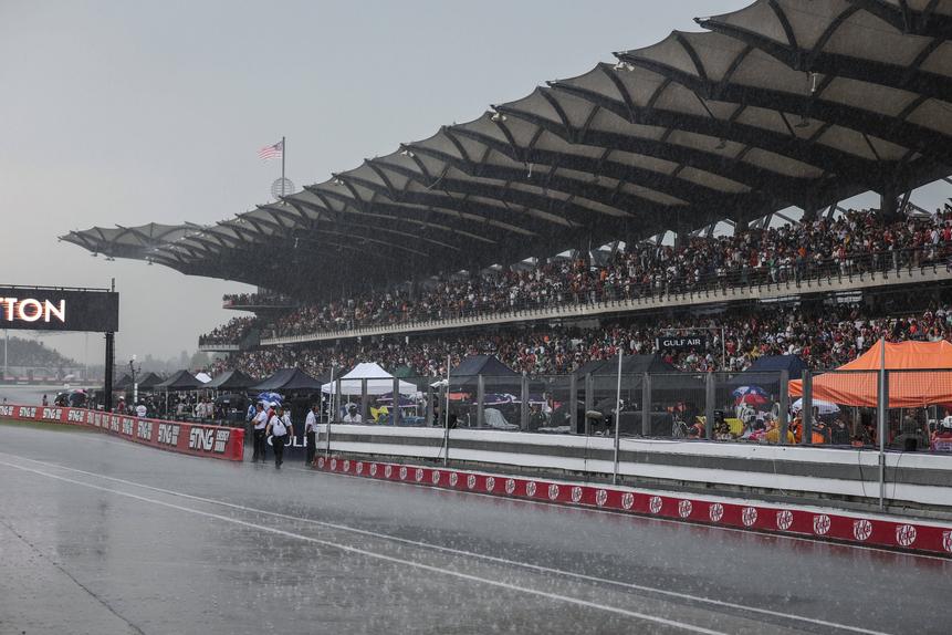 Chuva no circuito de Sepang
