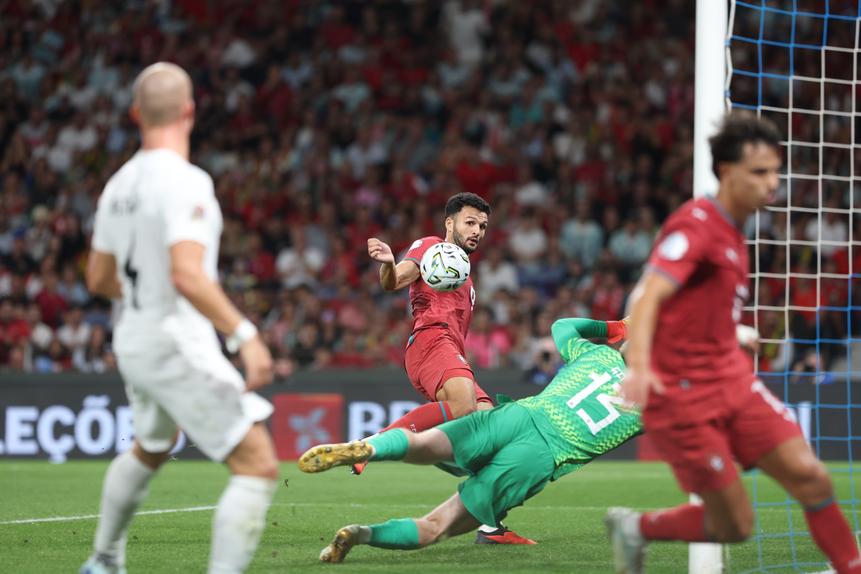 O desvio de Gonçalo Ramos para o 2-1 final (CATARINA MORAIS/KAPTA+)