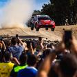 Elfyn Evans, num Toyota Yaris, ficou em 5.º na Sardenha, mas é o novo campeão mundial de ralis - foto: IMAGO