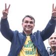 Flávio Bolsonaro parte na frente nas eleições (IMAGO)