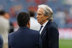 Dragão dividido: aplausos e assobios para Jorge Jesus