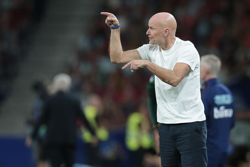 Stale Solbakken, selecionador da Noruega, durante o jogo com Portugal - Foto: EPA/MANUEL FERNANDO ARAUJO