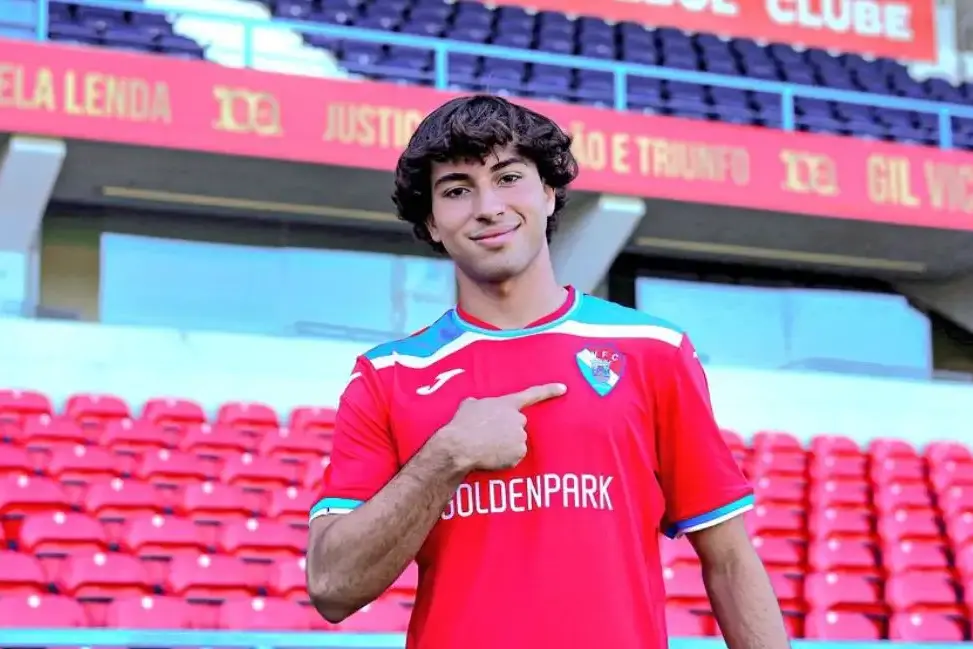 Bassco Soyer é um diamante em bruto do Gil Vicente e Luís Pinto está de olho no criativo peruano — Foto: Gil Vicente