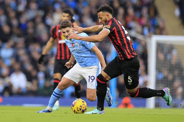 Julián Álvarez perdeu um dente durante City-Bournemouth (vídeo)