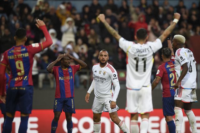 Destaques do Benfica: poucas ideias para tantas cabeças e Arthur a crescer