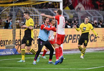 Bundesliga: Bayern visita e goleia o Dortmund com hat-trick de Kane