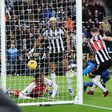 Newcastle abate Arsenal no St James Park com golo polémico de Anthony Gordon