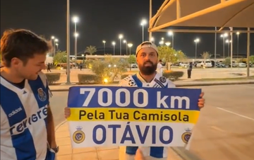 Dois adeptos do FC Porto fizeram 7 mil quilómetros para pedir camisola a Otávio