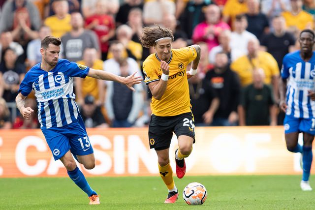 Fábio Silva em lágrimas após cometer penálti que deu vitória ao Sheffield United