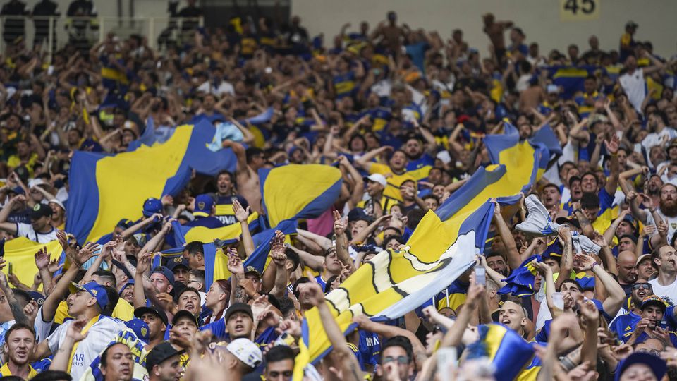 Sem televisões, adeptos do Boca festejam golo... do Fluminense (vídeo)