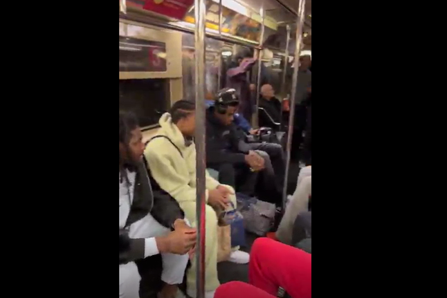 Jogadores dos Detroit Pistons vão para jogo... de metro