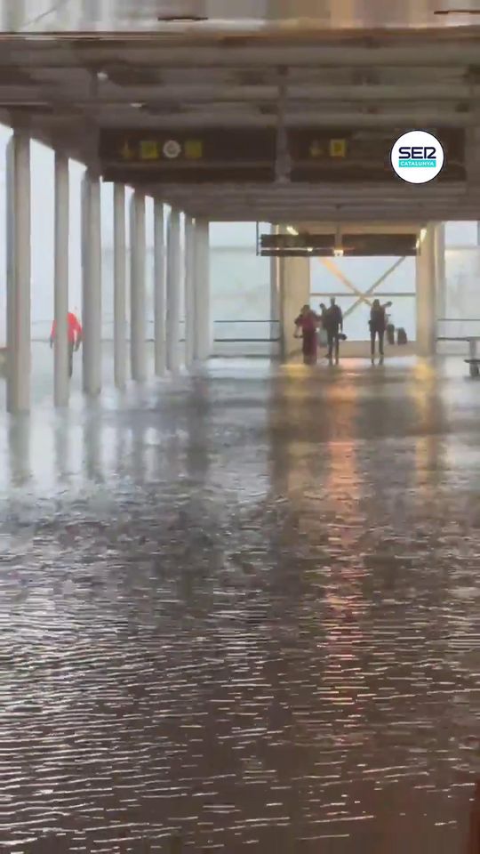 Aeroporto El Prat vira piscina: cheias atingem Barcelona