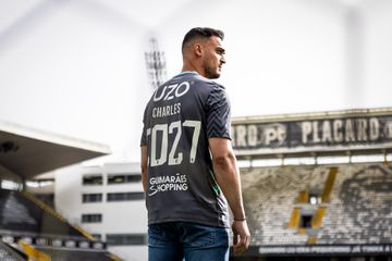 V. Guimarães: Charles prolonga contrato até 2027