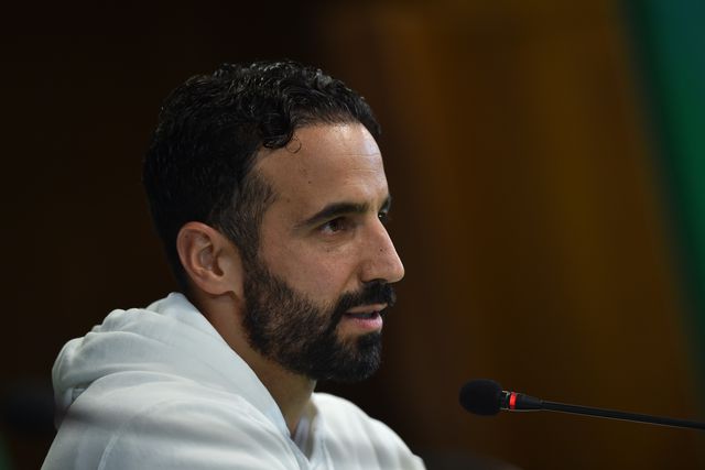 Rio Ferdinand entusiasmado com Rúben Amorim: «Guardiola vai ter medo...»