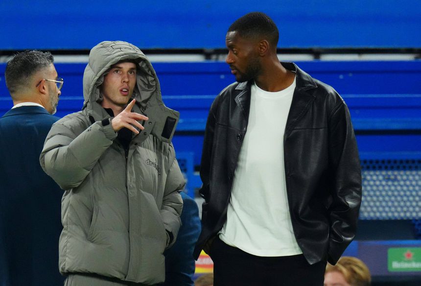 Cole Palmer e Tosin Adarabioyo, jogadores do Chelsea