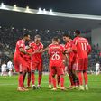 Benfica venceu (3-0) o Vitória em Guimarães. num jogo que era visto como fundamental — Foto: Rogério Ferreira/KAPTA+