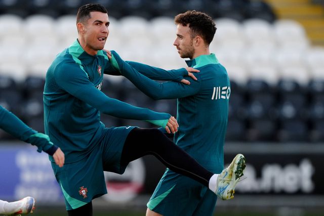 Cristiano Ronaldo a treinar com Diogo Jota na Seleção Nacional