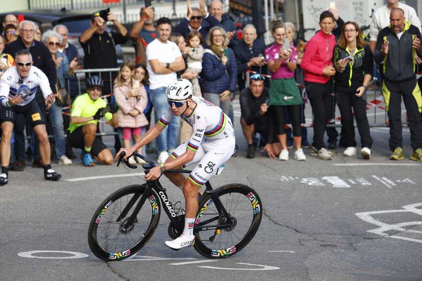 Tadej Pogacar com a sua moderníssima Colnago Y1rs, um binómio quase invencível