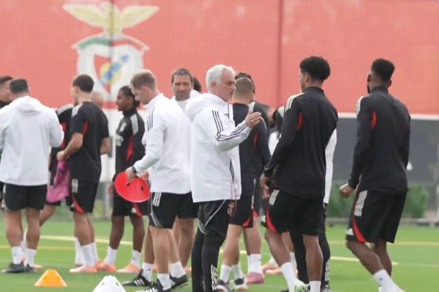 Dedic a cem por cento: treino do Benfica antes do Bayer Leverkusen