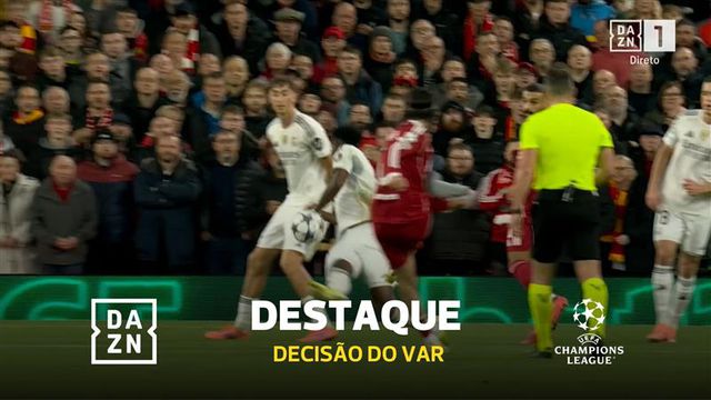 Polémica em Anfield? VAR não assinalou penálti para o Liverpool