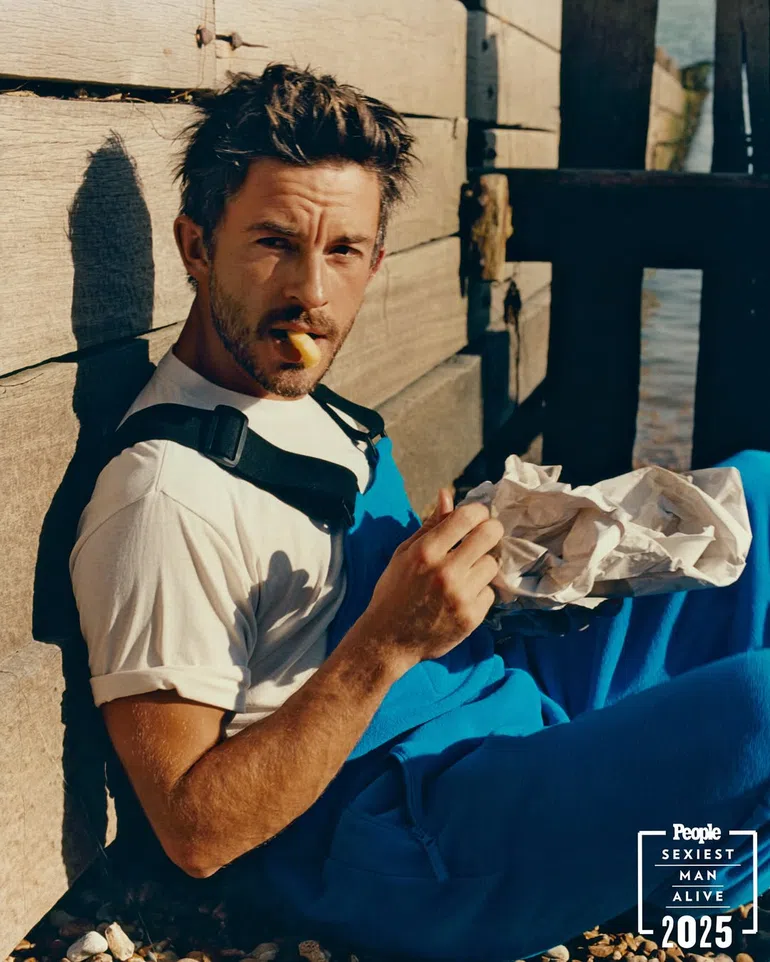 Jonathan Bailey: Coroado rei do Sex Appeal!