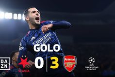 Guarda-redes fica a ‘apanhar bonés’ e Merino marca… de costas para a baliza