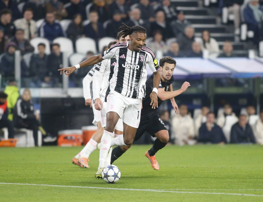 Khéphren Thuram foge a Pote (IMAGO)