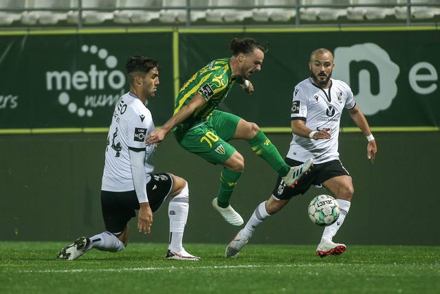 Tondela e Vitória de Guimarães defrontam-se no sábado