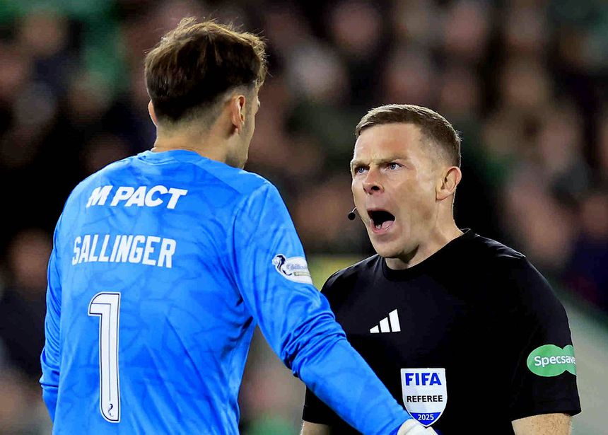 John Beaton em jogo da liga escocesa