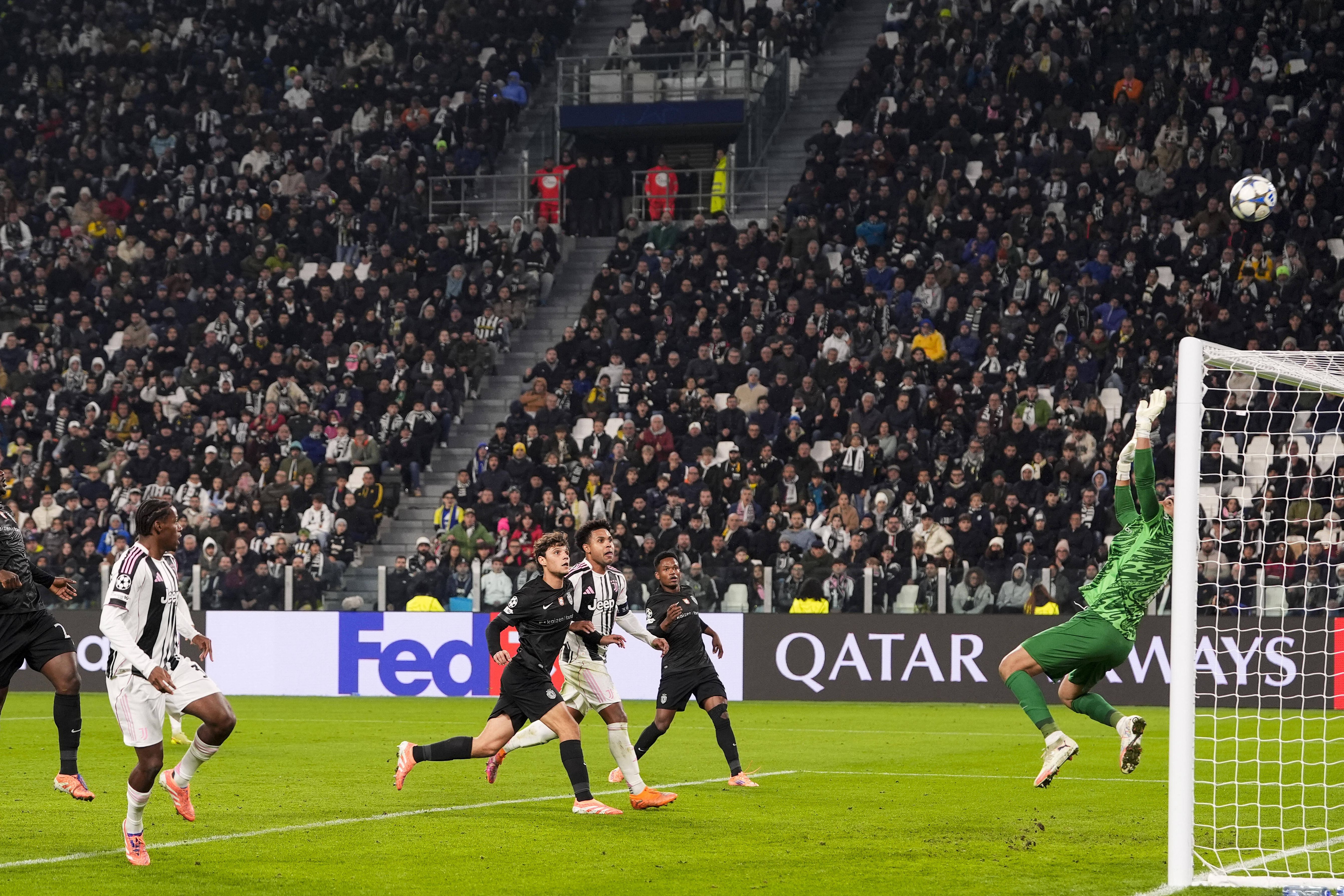 A última das grandes intervenções de Rui Silva, aos 90+2. Foto IMAGO