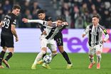 João Simões em duelo com Locatelli no jogo entre a Juventus e o Sporting - Foto: ALESSANDRO DI MARCO/EPA