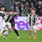 João Simões em duelo com Locatelli no jogo entre a Juventus e o Sporting - Foto: ALESSANDRO DI MARCO/EPA