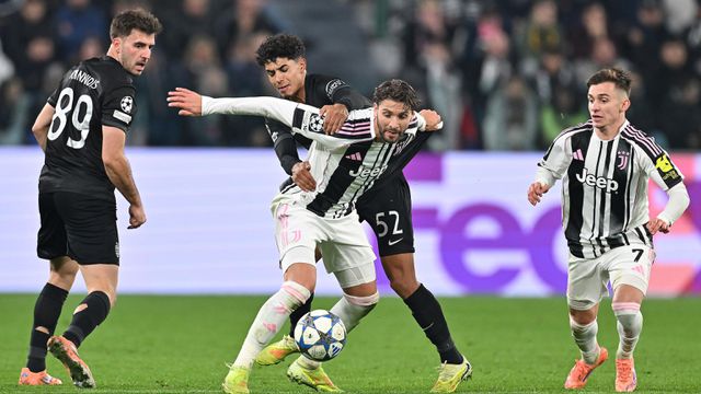 João Simões em duelo com Locatelli no jogo entre a Juventus e o Sporting - Foto: ALESSANDRO DI MARCO/EPA