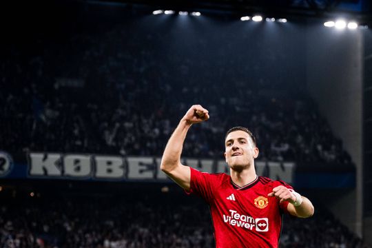 Diogo Dalot no onze ideal do mês de novembro das 'Big 5'