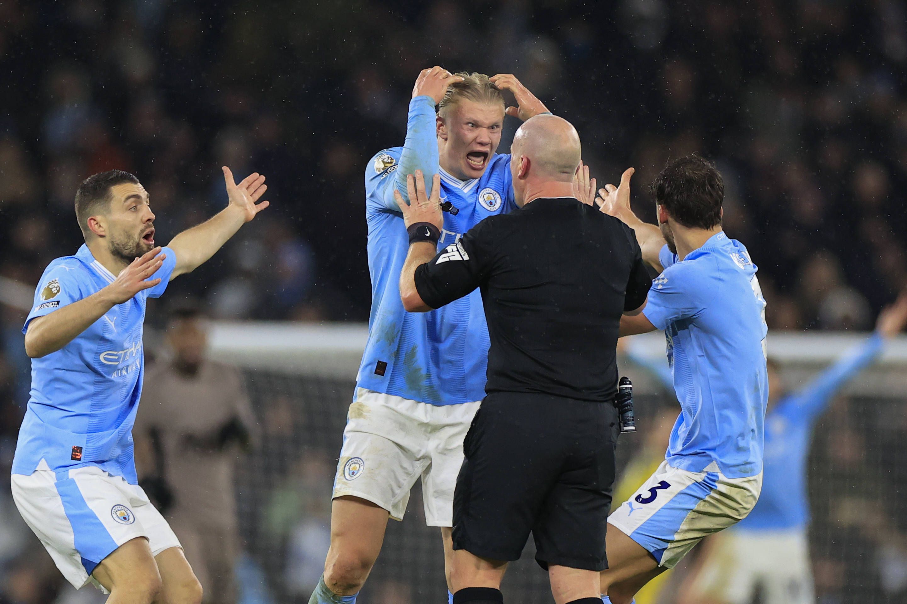Sem Haaland, Manchester City tropeça em seu último jogo antes do Mundial