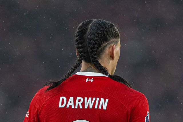 Novo penteado não melhorou mira de Darwin Núñez (fotos e vídeo)