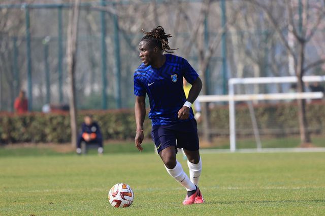 Conheça a história de Romário Baldé:  do penálti à Panenka ao êxito na China