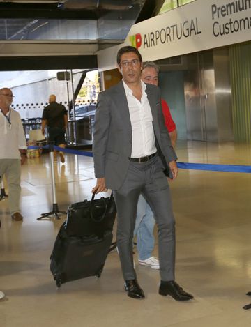 Benfica: Rui Costa atira frase de confiança à partida para Barcelona