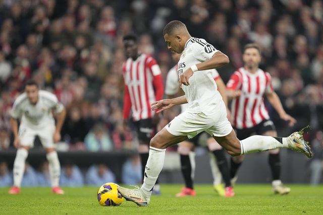 VÍDEO: Mbappé volta a falhar um penálti pelo Real Madrid
