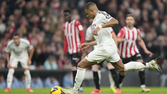 VÍDEO: Mbappé volta a falhar um penálti pelo Real Madrid