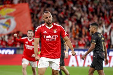 Arthur Cabral já bate à porta do onze do Benfica