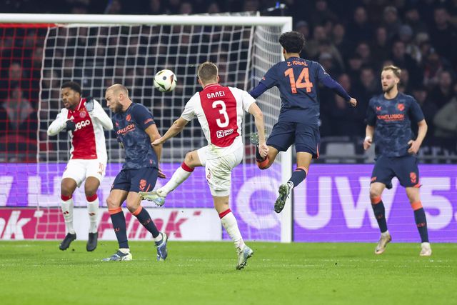 VÍDEO: o golaço de um defesa do Ajax