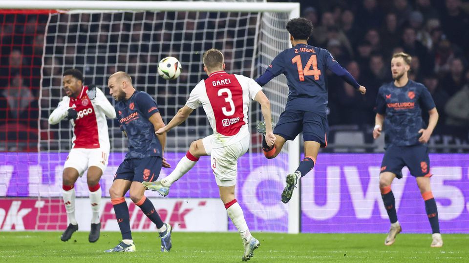 VÍDEO: o golaço de um defesa do Ajax