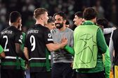 Viktor Gyokeres a cumprimentar Ruben Amorim em Alvalade