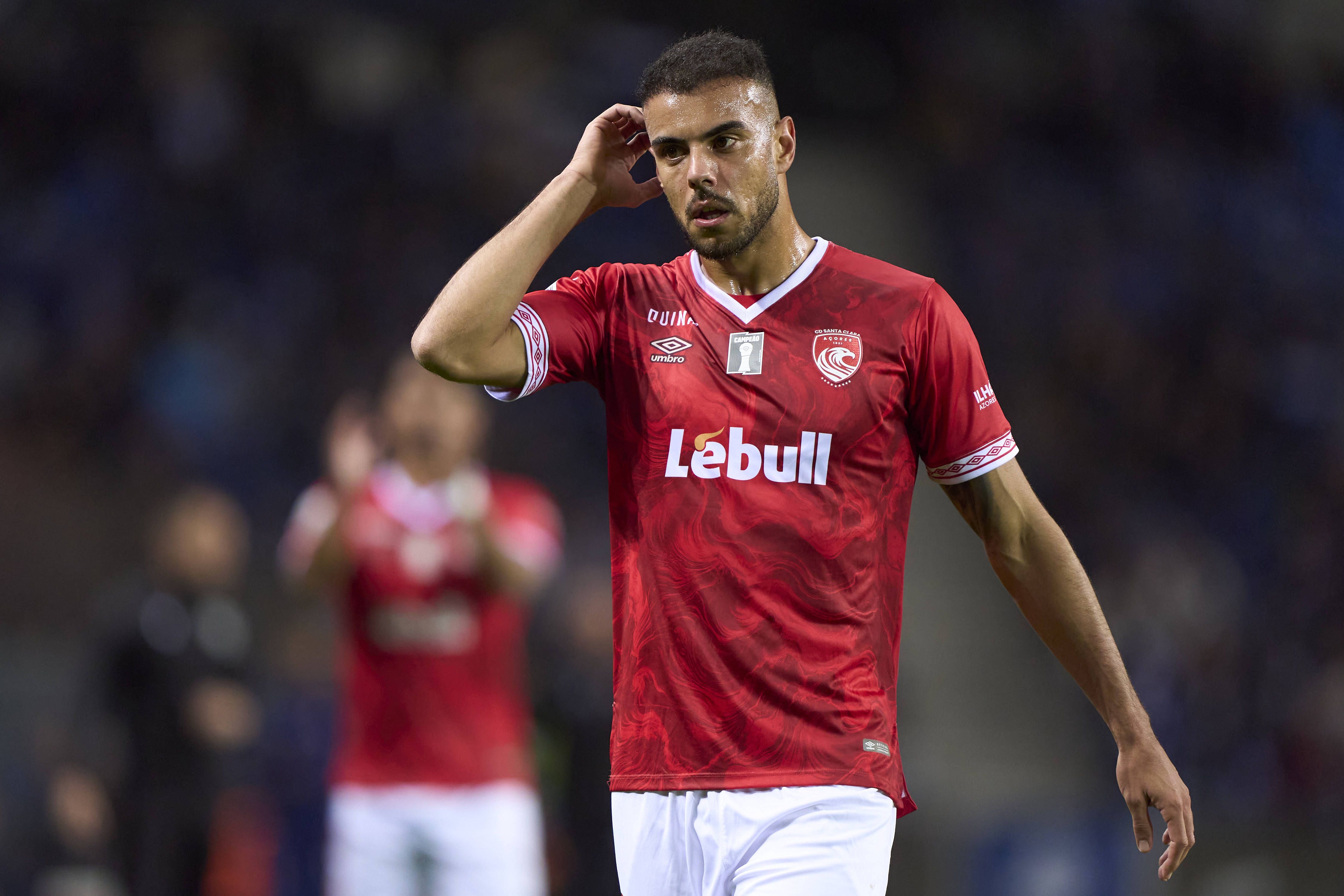 Pedro Ferreira, médio do Santa Clara