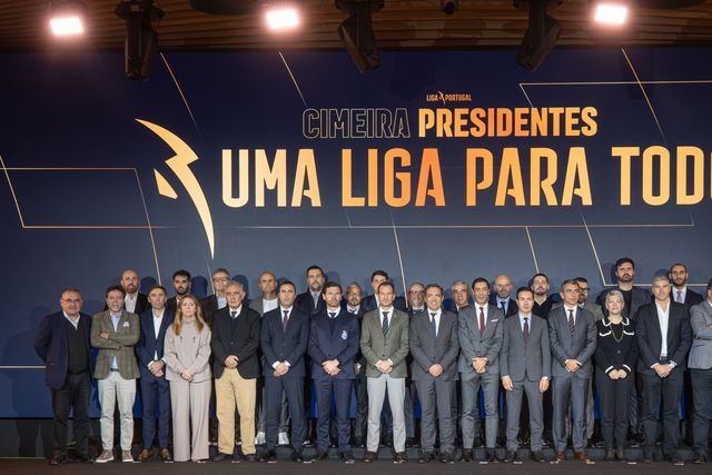 Presidentes dos clubes profissionais na sede da Liga, após a 16.ª Cimeira de Presidentes (Foto: Liga Portugal)