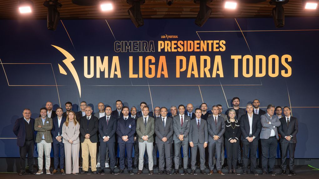 Presidentes dos clubes profissionais na sede da Liga, após a 16.ª Cimeira de Presidentes (Foto: Liga Portugal)