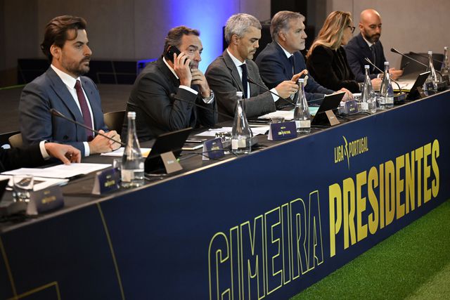 Reinaldo Teixeira lidera a 16ª cimeira dos Presidentes da Liga Portuguesa de Futebol Profissional realizada esta manhã na sede da Liga Portugal, no Porto. 3 de dezembro de 2025. FERNANDO VELUDO/LUSA